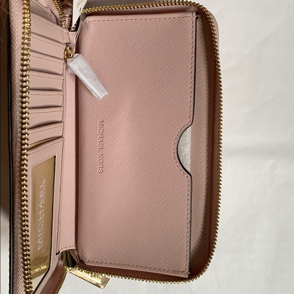 SOLD Michael Kors Large Jet Set Phone Wallet - Picture 5 of 7